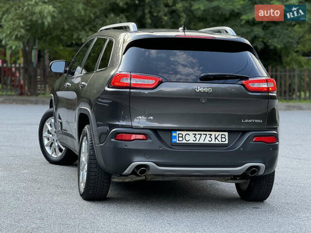 Джип Чероки 2014 в Трускавце на Automoto.ua Серый Джип Чероки, объемом двигателя 3.24 л и пробегом 175 тыс. км за 14900 $, фото 26 на Automoto.ua