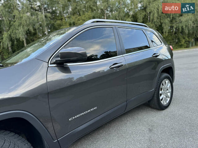 Джип Чероки 2014 в Трускавце на Automoto.ua Серый Джип Чероки, объемом двигателя 3.24 л и пробегом 175 тыс. км за 14900 $, фото 10 на Automoto.ua