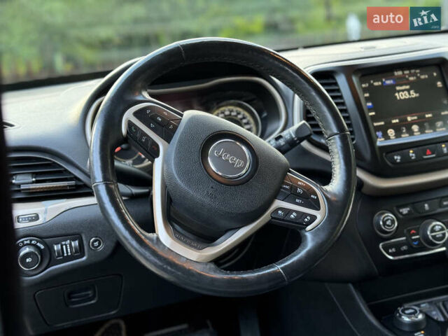 Джип Чероки 2014 в Трускавце на Automoto.ua Серый Джип Чероки, объемом двигателя 3.24 л и пробегом 175 тыс. км за 14900 $, фото 37 на Automoto.ua