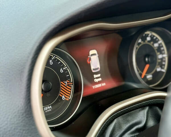 Сірий Джип Cherokee, об'ємом двигуна 3.24 л та пробігом 115 тис. км за 14999 $, фото 9 на Automoto.ua