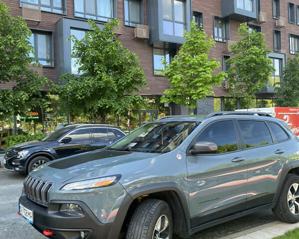 Сірий Джип Cherokee, об'ємом двигуна 2.4 л та пробігом 189 тис. км за 13350 $, фото 1 на Automoto.ua