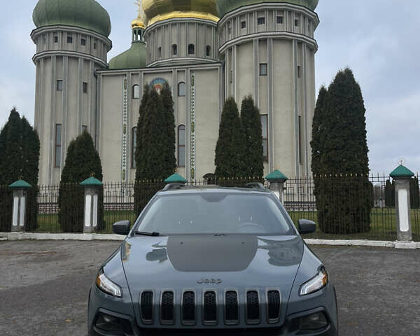 Серый Джип Чероки, объемом двигателя 3.24 л и пробегом 352 тыс. км за 12500 $, фото 3 на Automoto.ua