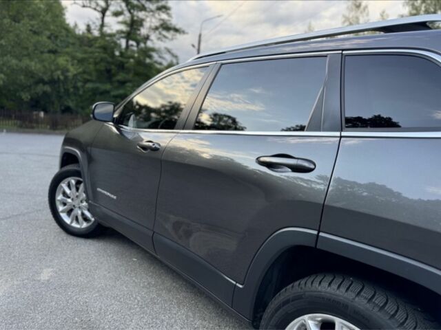 Серый Джип Чероки, объемом двигателя 3.2 л и пробегом 185 тыс. км за 308 $, фото 4 на Automoto.ua