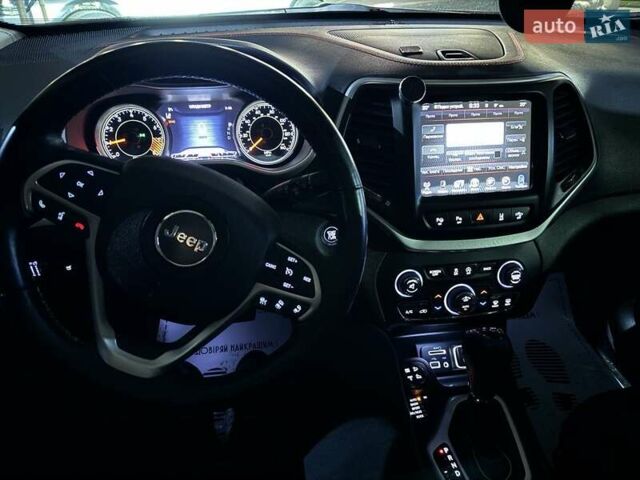 Серый Джип Чероки, объемом двигателя 3.24 л и пробегом 165 тыс. км за 16000 $, фото 9 на Automoto.ua