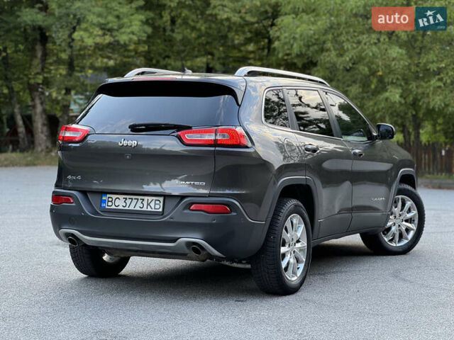 Джип Чероки 2014 в Трускавце на Automoto.ua Серый Джип Чероки, объемом двигателя 3.24 л и пробегом 175 тыс. км за 14900 $, фото 28 на Automoto.ua