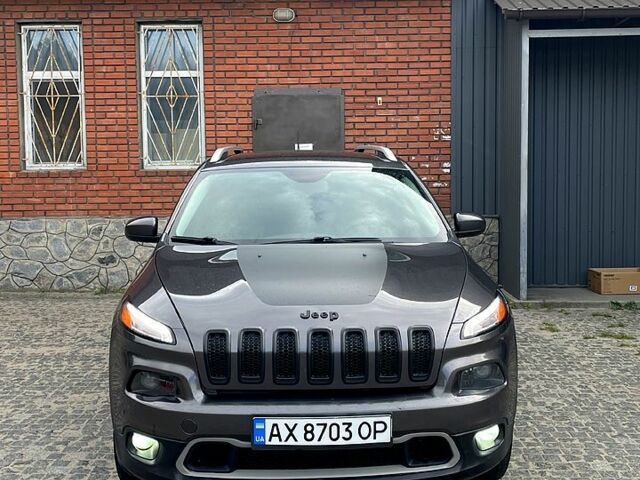 Сірий Джип Cherokee, об'ємом двигуна 2.4 л та пробігом 246 тис. км за 11900 $, фото 2 на Automoto.ua