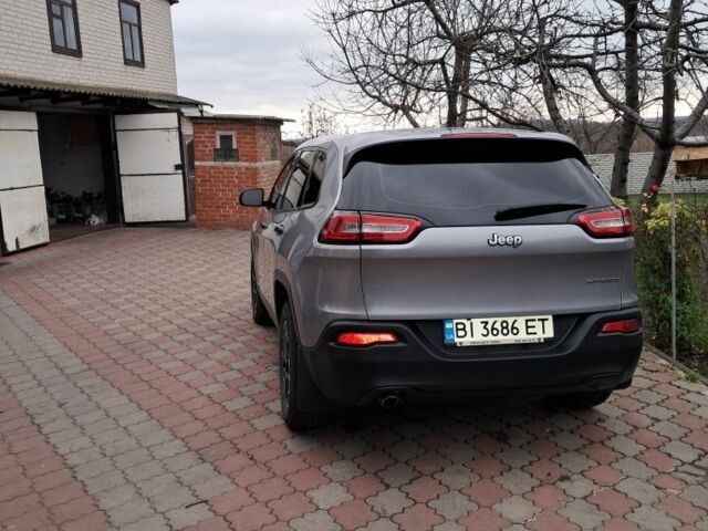 Серый Джип Чероки, объемом двигателя 2.4 л и пробегом 129 тыс. км за 14350 $, фото 1 на Automoto.ua