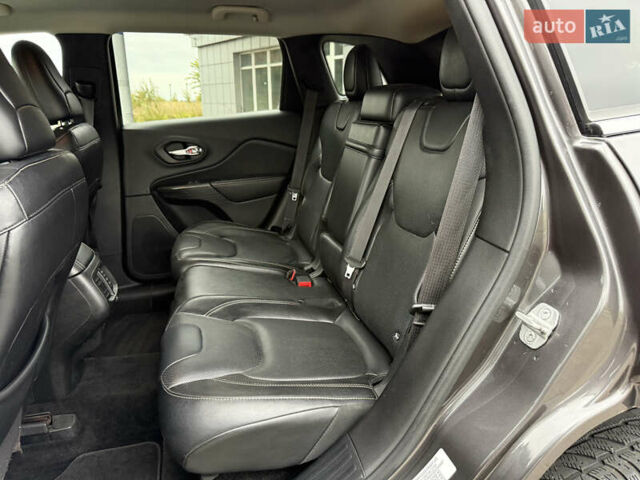 Сірий Джип Cherokee, об'ємом двигуна 2 л та пробігом 239 тис. км за 17500 $, фото 53 на Automoto.ua