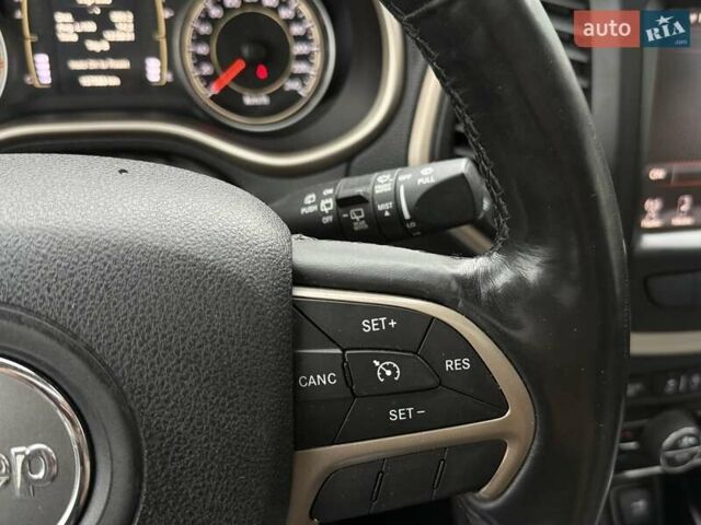 Серый Джип Чероки, объемом двигателя 3.24 л и пробегом 157 тыс. км за 13900 $, фото 24 на Automoto.ua