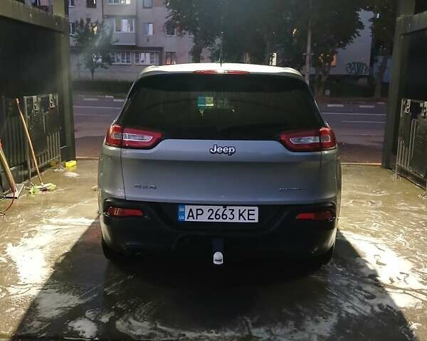 Серый Джип Чероки, объемом двигателя 2.36 л и пробегом 180 тыс. км за 13299 $, фото 4 на Automoto.ua