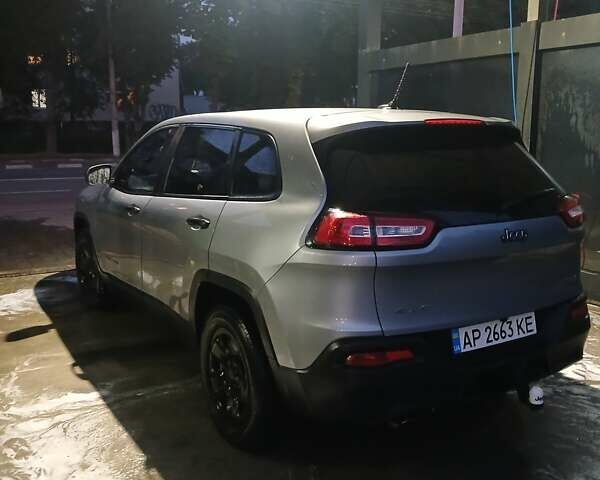 Серый Джип Чероки, объемом двигателя 2.36 л и пробегом 180 тыс. км за 13299 $, фото 1 на Automoto.ua