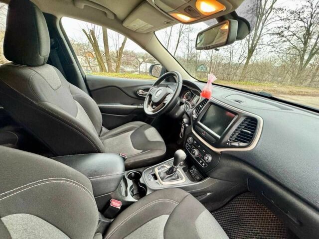 Серый Джип Чероки, объемом двигателя 3.2 л и пробегом 133 тыс. км за 11800 $, фото 14 на Automoto.ua