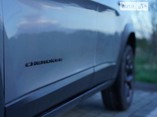 Серый Джип Чероки, объемом двигателя 3.24 л и пробегом 177 тыс. км за 20500 $, фото 7 на Automoto.ua
