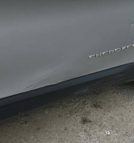 Сірий Джип Cherokee, об'ємом двигуна 2.36 л та пробігом 275 тис. км за 11100 $, фото 4 на Automoto.ua