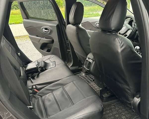 Сірий Джип Cherokee, об'ємом двигуна 1.96 л та пробігом 205 тис. км за 14000 $, фото 28 на Automoto.ua