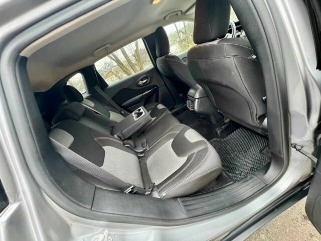 Серый Джип Чероки, объемом двигателя 3.2 л и пробегом 133 тыс. км за 11800 $, фото 16 на Automoto.ua