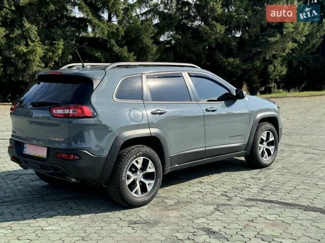 Сірий Джип Cherokee, об'ємом двигуна 3.2 л та пробігом 302 тис. км за 15500 $, фото 5 на Automoto.ua