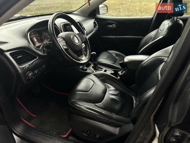 Серый Джип Чероки, объемом двигателя 3.24 л и пробегом 231 тыс. км за 13500 $, фото 8 на Automoto.ua