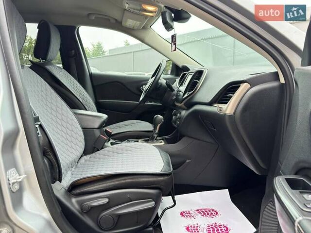 Сірий Джип Cherokee, об'ємом двигуна 2.36 л та пробігом 167 тис. км за 12300 $, фото 16 на Automoto.ua