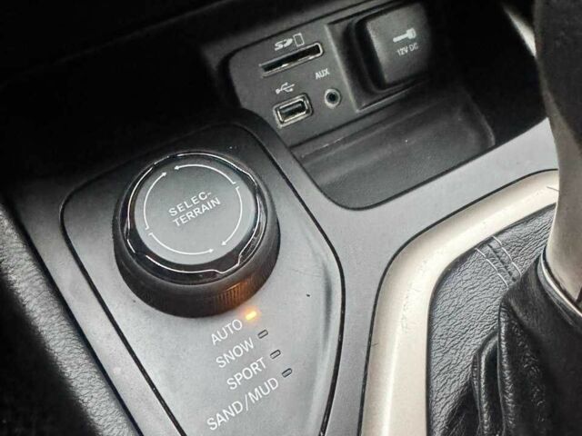 Серый Джип Чероки, объемом двигателя 3.2 л и пробегом 133 тыс. км за 11800 $, фото 13 на Automoto.ua