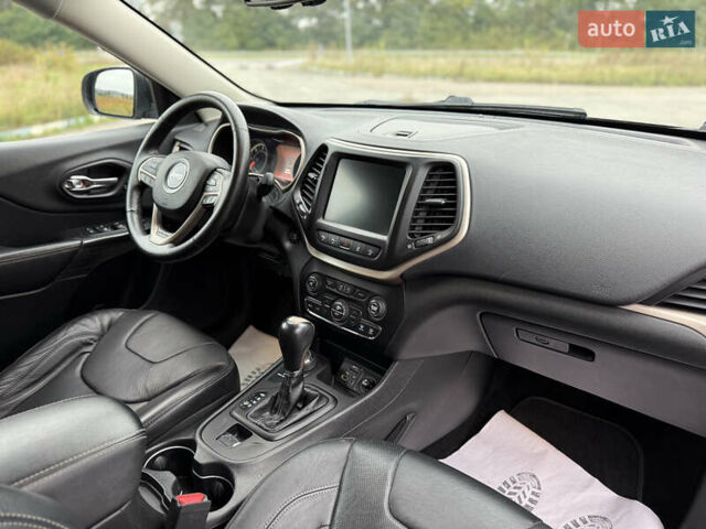 Сірий Джип Cherokee, об'ємом двигуна 2 л та пробігом 239 тис. км за 17500 $, фото 45 на Automoto.ua