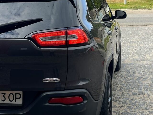 Сірий Джип Cherokee, об'ємом двигуна 2.4 л та пробігом 246 тис. км за 11900 $, фото 4 на Automoto.ua
