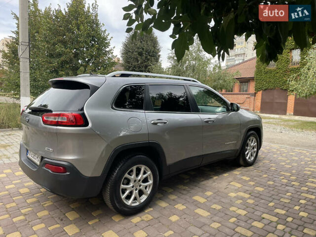 Серый Джип Чероки, объемом двигателя 2.36 л и пробегом 200 тыс. км за 14750 $, фото 14 на Automoto.ua