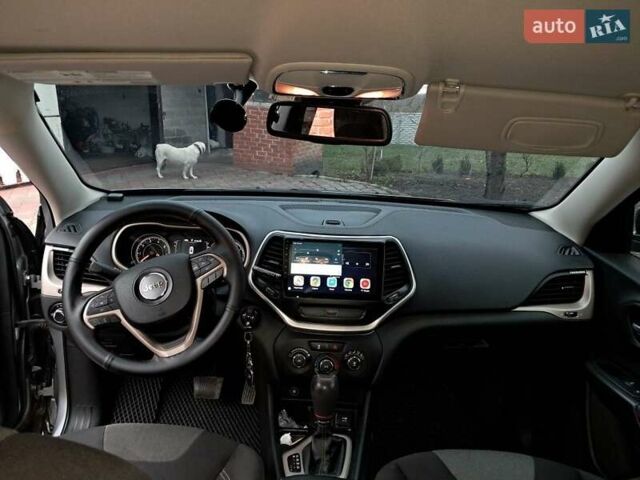 Серый Джип Чероки, объемом двигателя 2.4 л и пробегом 129 тыс. км за 14350 $, фото 4 на Automoto.ua