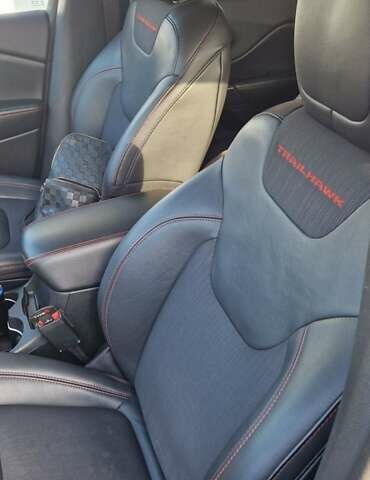 Серый Джип Чероки, объемом двигателя 3.24 л и пробегом 165 тыс. км за 16000 $, фото 1 на Automoto.ua