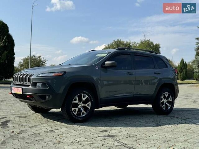 Сірий Джип Cherokee, об'ємом двигуна 3.2 л та пробігом 302 тис. км за 15500 $, фото 1 на Automoto.ua