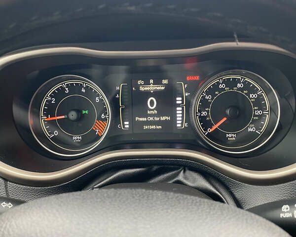 Сірий Джип Cherokee, об'ємом двигуна 2.36 л та пробігом 241 тис. км за 10800 $, фото 18 на Automoto.ua