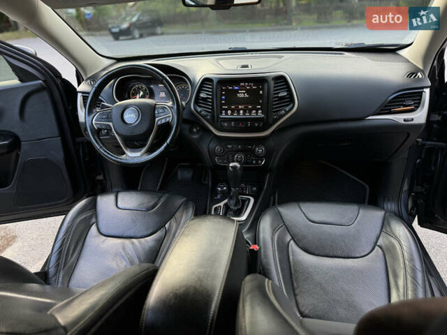 Джип Чероки 2014 в Трускавце на Automoto.ua Серый Джип Чероки, объемом двигателя 3.24 л и пробегом 175 тыс. км за 14900 $, фото 62 на Automoto.ua