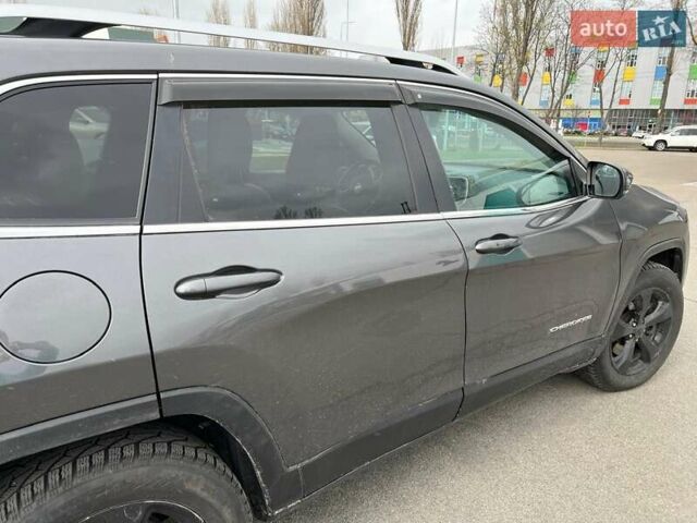 Серый Джип Чероки, объемом двигателя 3.24 л и пробегом 143 тыс. км за 14800 $, фото 5 на Automoto.ua
