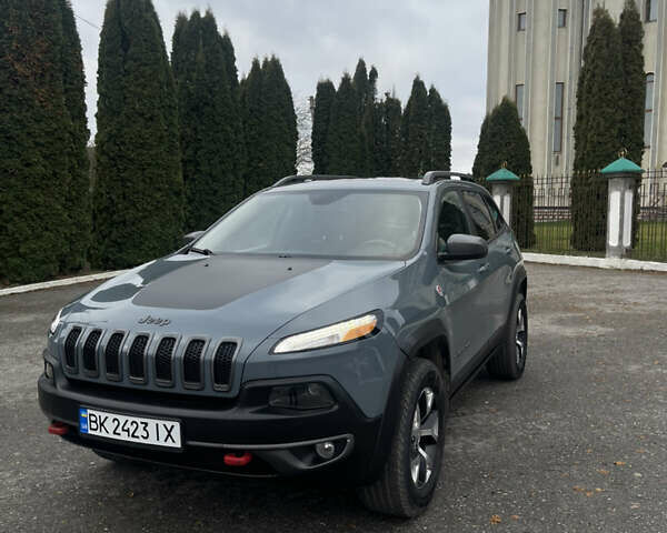 Серый Джип Чероки, объемом двигателя 3.24 л и пробегом 352 тыс. км за 12500 $, фото 1 на Automoto.ua