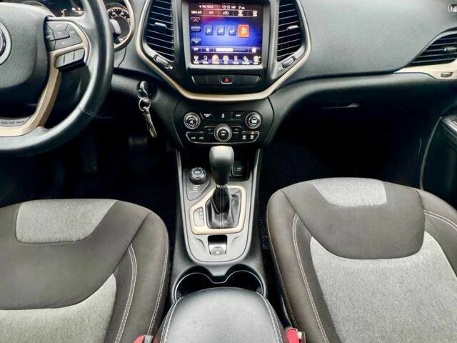 Серый Джип Чероки, объемом двигателя 3.2 л и пробегом 133 тыс. км за 11800 $, фото 11 на Automoto.ua