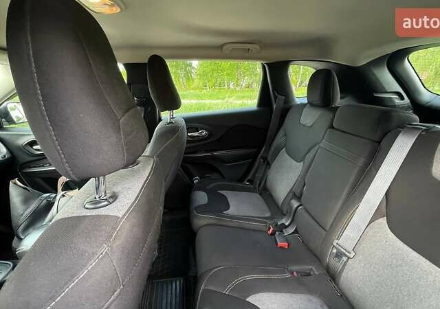 Сірий Джип Cherokee, об'ємом двигуна 2.36 л та пробігом 275 тис. км за 11100 $, фото 17 на Automoto.ua