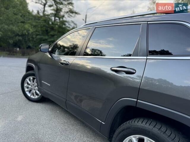 Серый Джип Чероки, объемом двигателя 3.24 л и пробегом 184 тыс. км за 12500 $, фото 8 на Automoto.ua