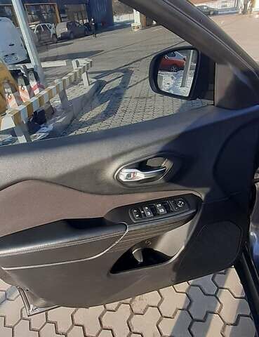 Сірий Джип Cherokee, об'ємом двигуна 2.4 л та пробігом 154 тис. км за 13900 $, фото 13 на Automoto.ua