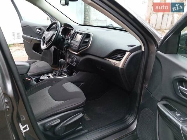 Серый Джип Чероки, объемом двигателя 2.4 л и пробегом 250 тыс. км за 11300 $, фото 10 на Automoto.ua