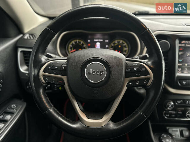 Серый Джип Чероки, объемом двигателя 3.24 л и пробегом 231 тыс. км за 13500 $, фото 10 на Automoto.ua