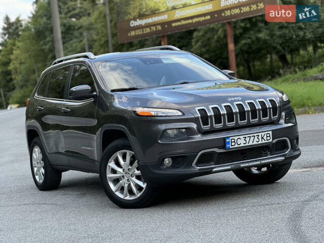 Джип Чероки 2014 в Трускавце на Automoto.ua Серый Джип Чероки, объемом двигателя 3.24 л и пробегом 175 тыс. км за 14900 $, фото 4 на Automoto.ua