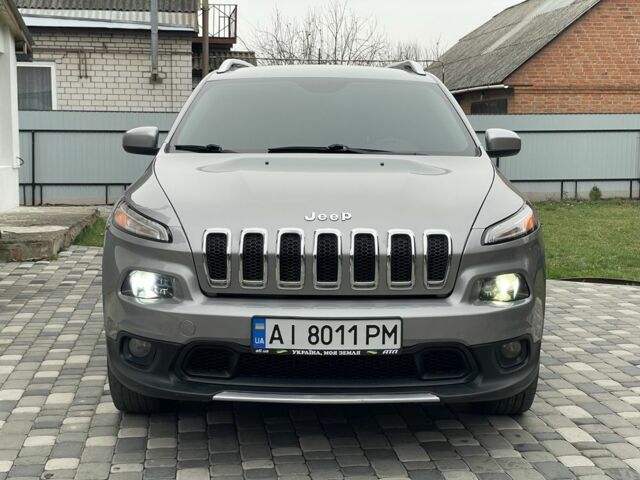 Серый Джип Чероки, объемом двигателя 2.4 л и пробегом 130 тыс. км за 13300 $, фото 1 на Automoto.ua