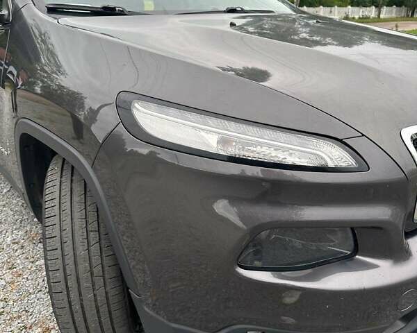 Сірий Джип Cherokee, об'ємом двигуна 1.96 л та пробігом 205 тис. км за 14000 $, фото 17 на Automoto.ua