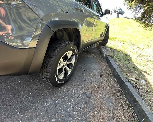 Серый Джип Чероки, объемом двигателя 3.24 л и пробегом 304 тыс. км за 14200 $, фото 19 на Automoto.ua