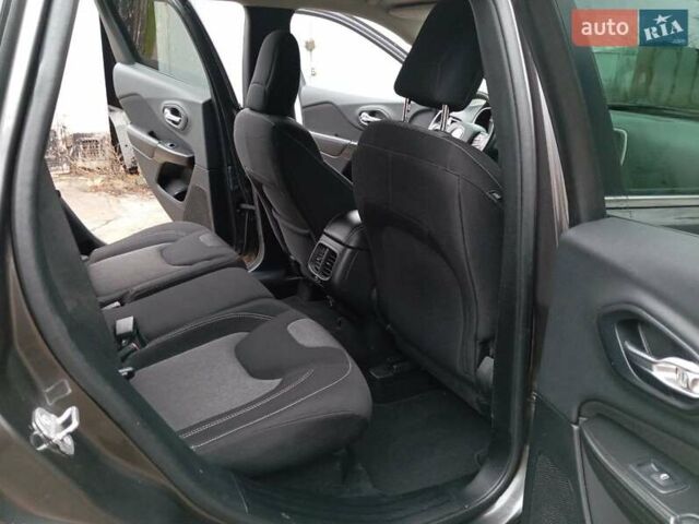 Серый Джип Чероки, объемом двигателя 2.4 л и пробегом 250 тыс. км за 11300 $, фото 9 на Automoto.ua