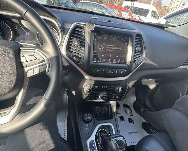 Серый Джип Чероки, объемом двигателя 3.24 л и пробегом 165 тыс. км за 16000 $, фото 13 на Automoto.ua