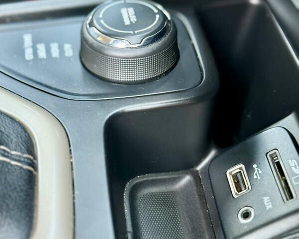 Сірий Джип Cherokee, об'ємом двигуна 3.24 л та пробігом 115 тис. км за 14999 $, фото 13 на Automoto.ua