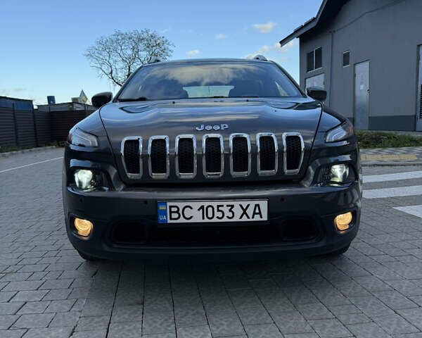 Сірий Джип Cherokee, об'ємом двигуна 2.36 л та пробігом 163 тис. км за 12500 $, фото 1 на Automoto.ua