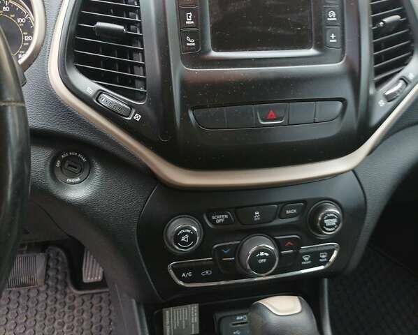 Сірий Джип Cherokee, об'ємом двигуна 2.36 л та пробігом 115 тис. км за 12100 $, фото 5 на Automoto.ua