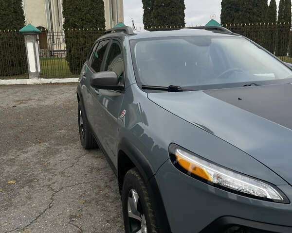 Серый Джип Чероки, объемом двигателя 3.24 л и пробегом 352 тыс. км за 12500 $, фото 5 на Automoto.ua